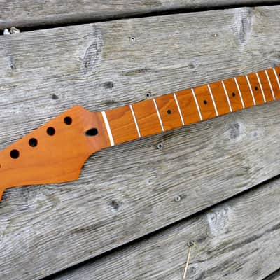 Stratocaster neck lefthanded , roasted maple image 5