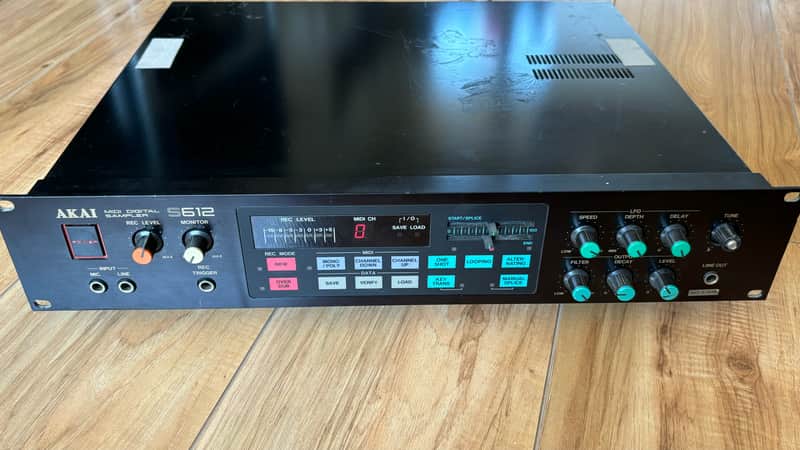 Akai S612 MIDI Digital Sampler 1985 - Black image 1