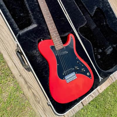 Fender Bullet Deluxe with Rosewood Fretboard 1981 - 1982 - Red image 5