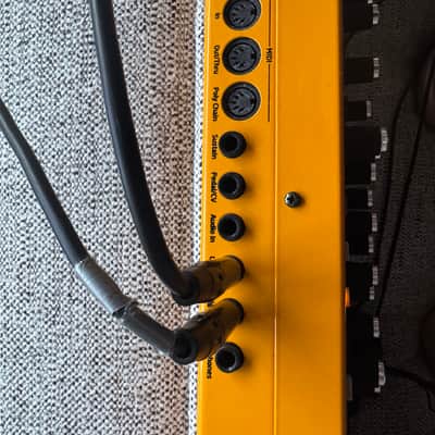 Dave Smith Instruments Mopho 32-Key Monophonic Synthesizer 2011 - 2016 - Yellow with Wood Sides image 9