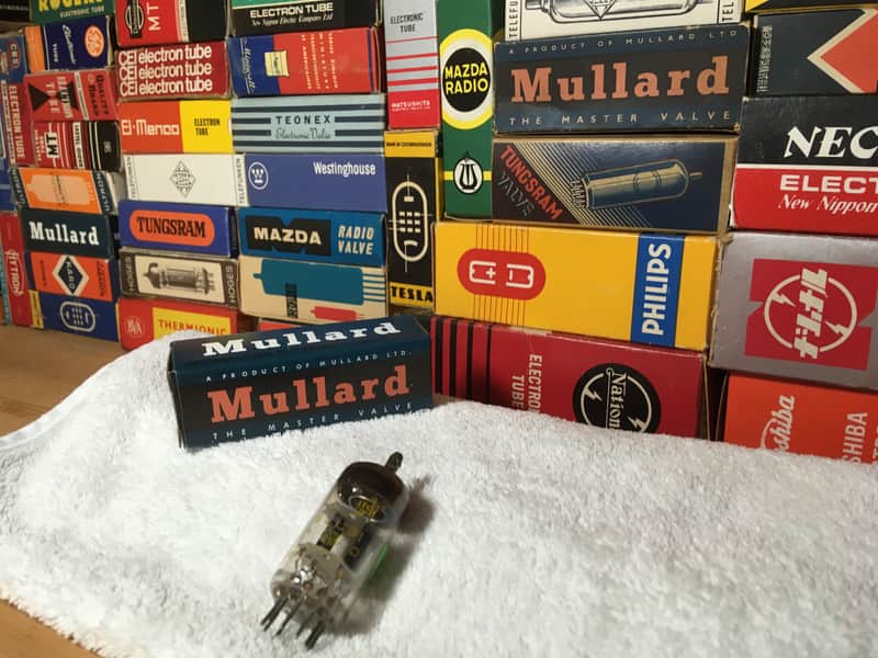 1x Vintage 1960s Mullard Gt Britain Special Edition GreenTip InstrumentGrade ECC81 12AT7 NOS ~ Grail Holographic Rich Beer Pub Classic Tone image 1