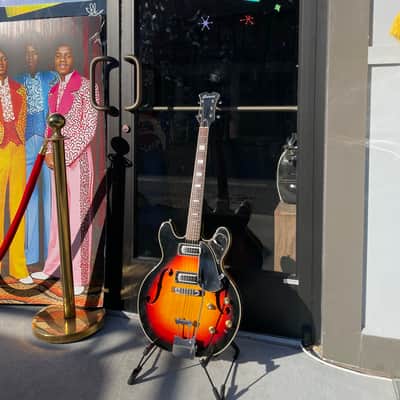 Univox Hollowbody 1972 Sunburst image 2