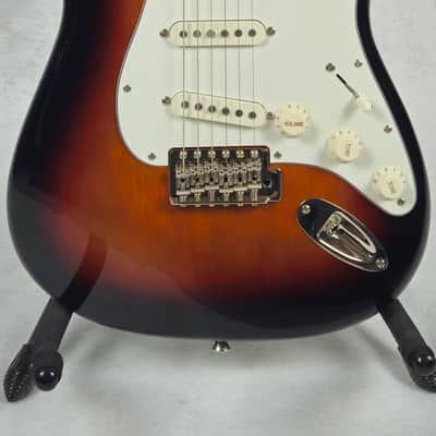 Squier Classic Vibe '60s Stratocaster with Laurel Fretboard 2025 - 3-Color Sunburst image 2