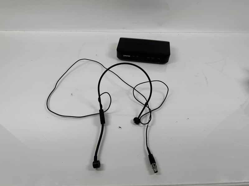 Shure BLX4-H9 Single Channel Microphone Receiver & Mic(512 - 542 MHz) image 1
