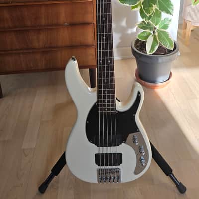 Peavey Forum 5 Bass USA CASE QUEEN Time Capsule - Pearl White 18V Active Humbuckers 34" scale American HH Jazz Rock Bass with Stingray Pickup config image 6