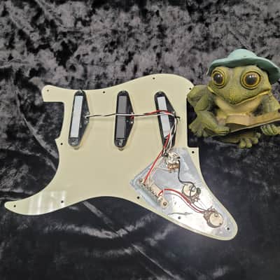 Fender MIJ Strat Loaded Pickguard Mint Green image 2