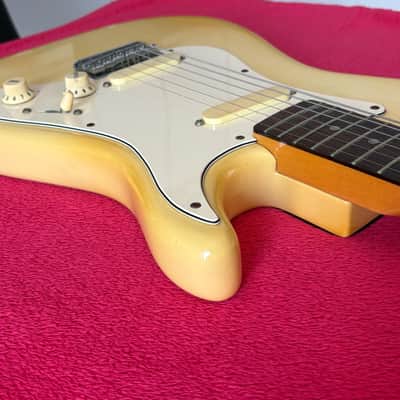 Fender Bullet Deluxe with Rosewood Fretboard 1981 - 1982 - Ivory image 13