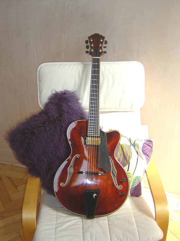 Archtop Short Scale image 1