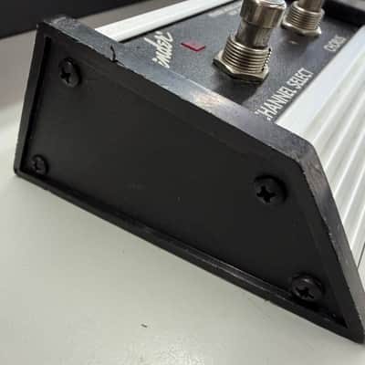 Fender Footswitch for Princeton® Chorus, Ultimate Stereo Chorus, Automatic GT, Automatic SE and M80 Chorus amplifiers 0029972000 image 2