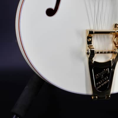 Gretsch FALCON™ CENTER BLOCK LTD DOUBLE-CUT WITH STRING-THRU BIGSBY 2025 - Vintage White image 6