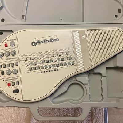 Suzuki OM-84 Omnichord image 11