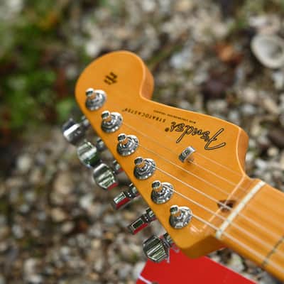 Fender American Ultra Luxe Vintage '50s Stratocaster - 3-Color Sunburst image 11