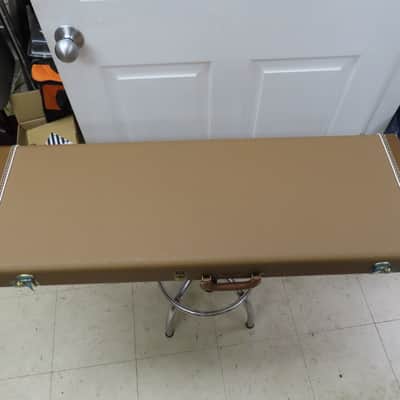 Fender Vintage Brown Tolex Deluxe Hard Side Case, w/ Gold Interior (USA) image 4