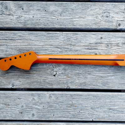 Stratocaster neck, roasted maple image 4
