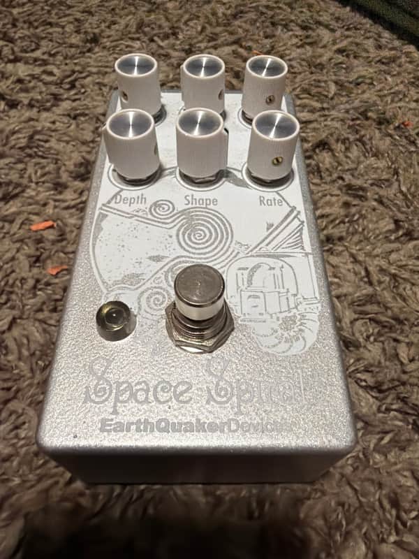 EarthQuaker Devices Space Spiral Modulated Delay Device | Reverb