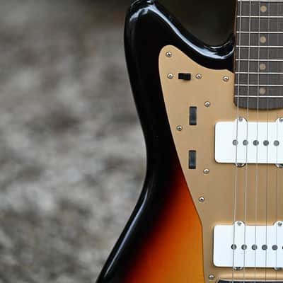 Fender Limited Edition Vintera II Road Worn 50s Jazzmaster- 3-Color Sunburst image 5
