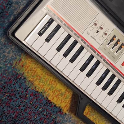 Casio MT-65 Casiotone 49-Key Synthesizer 1980s - White image 2