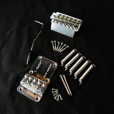 L Guitar Glide PRO Tremolo Bridge with Claw Lock Resonator image 4