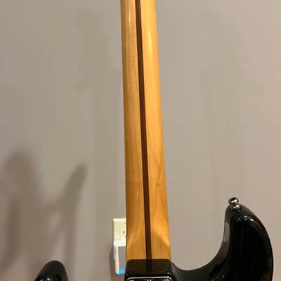 Fender American Standard Stratocaster with Maple Fretboard, Tremolo, 1995 - Black image 9