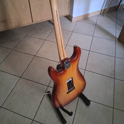 Fender American Professional Stratocaster with Maple Fretboard 2017 - 2019 - Sienna Sunburst image 3