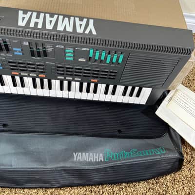 Yamaha PSS-460 1986 with soft case and manual image 10