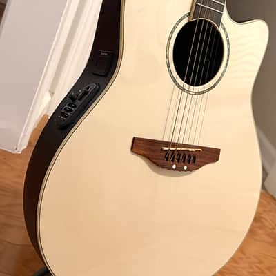 Ovation Celebrity CC24 2010's - White Sparkle Pearl image 5