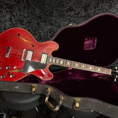 Gibson ES 335 TDC from 1968-69 in cherry red with original case image 9