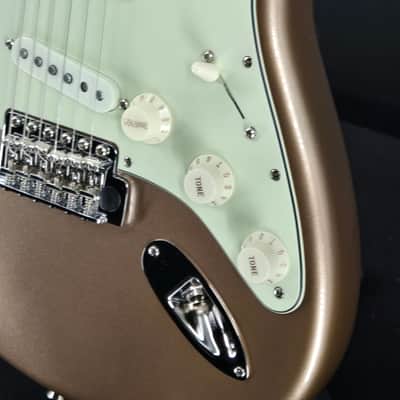 Fender American Professional Classic Stratocaster®, Maple Fingerboard, Faded Firemist Gold image 4