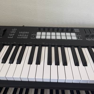 Novation Launchkey 88 MKIII MIDI Keyboard Controller 2022 - Present Black image 3