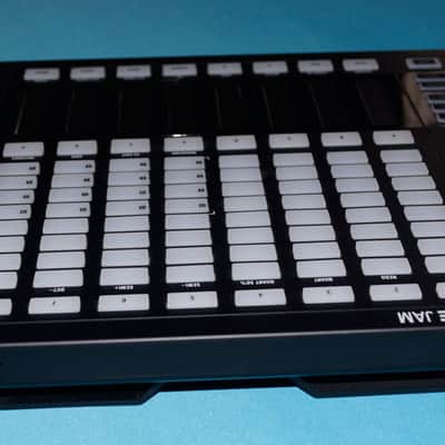 Native Instruments MASCHINE JAM Production & Sequencing Controller image 4