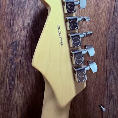 Great Playing Fender Highway One Stratocaster with Rosewood Fretboard - 3 Color Sunburst and Matte Finish! image 3