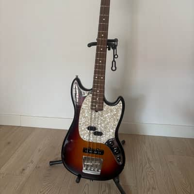 Fender American Performer Mustang Bass 2019 - 3-color sunburst image 2