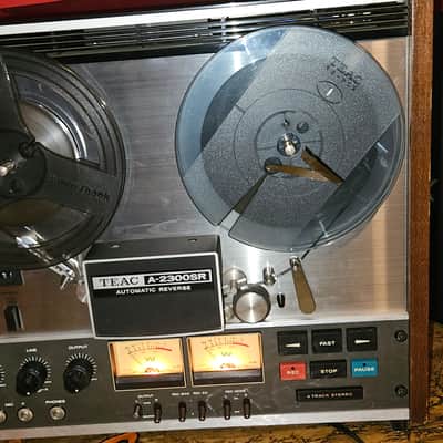 Teac  A-2300SR  1983 - Wood and silver image 1