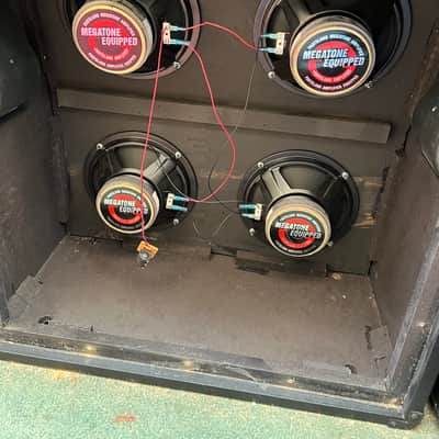 White Horse (Gear4Music) 4x8" slant faced 60w speaker cabinet, revAMPlified image 3