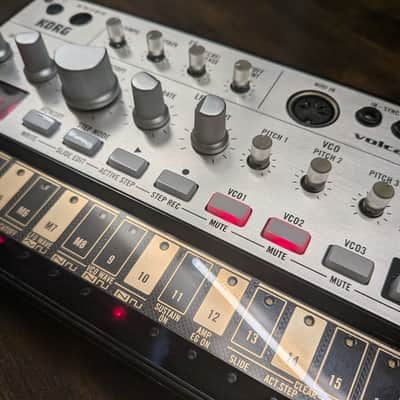 Korg Volca Bass Analog Bass Sequencer/Synthesizer 2013 - Present - Silver/Black image 1