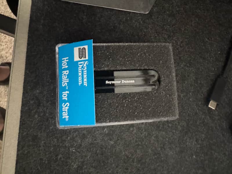 Seymour Duncan SHR-1b Hot Rails Strat Bridge Pickup 2010s - Black image 1