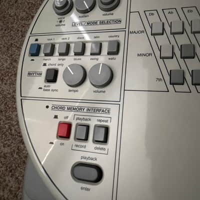 Suzuki OM-84 Omnichord 1984 - Ivory image 5