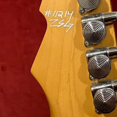 Reverend Reeves Gabrels Signature 2010 image 17