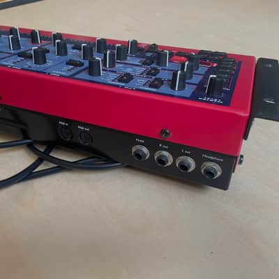 Nord Lead Rack Rackmount Virtual Analog Synthesizer 1995 - 1997 - Red image 4
