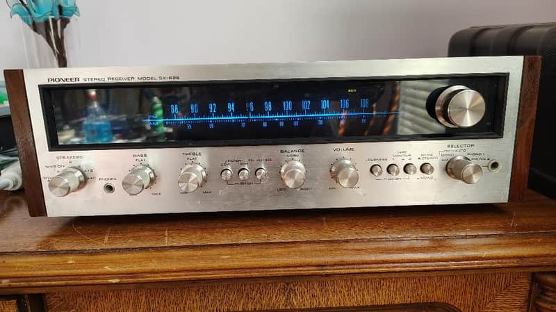 Pioneer SX626 receiver in excellent condition, serviced - 1970's image 1