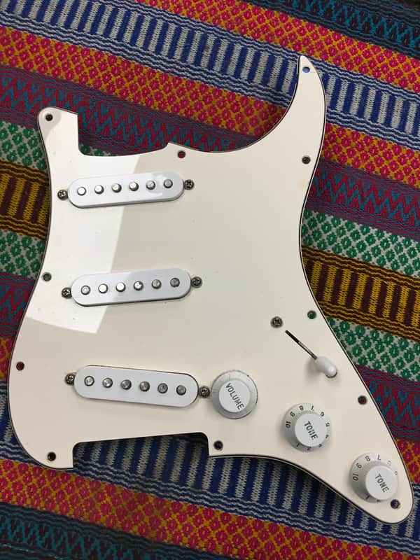 2004 Fender MIM Stratocaster Loaded Pickguard - Tested image 1