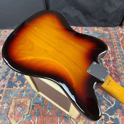 *Video* Fender Traditional II 60's Jaguar Alder 3 Tone Sunburst - 2017 image 17