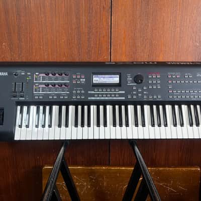 Yamaha MOX6 61-Key Semi-Weighted Music Production Synthesizer Workstation w/ power supply image 1