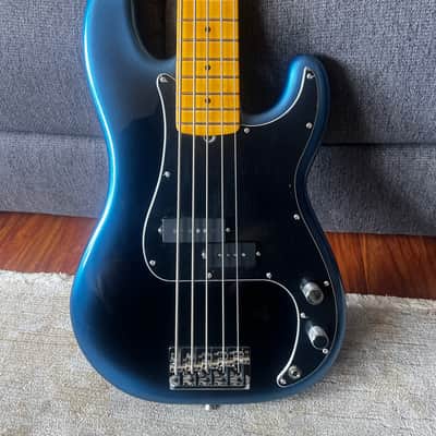 Fender American Professional II Precision Bass V with Maple Fretboard 2020 - Present - Dark Night image 3