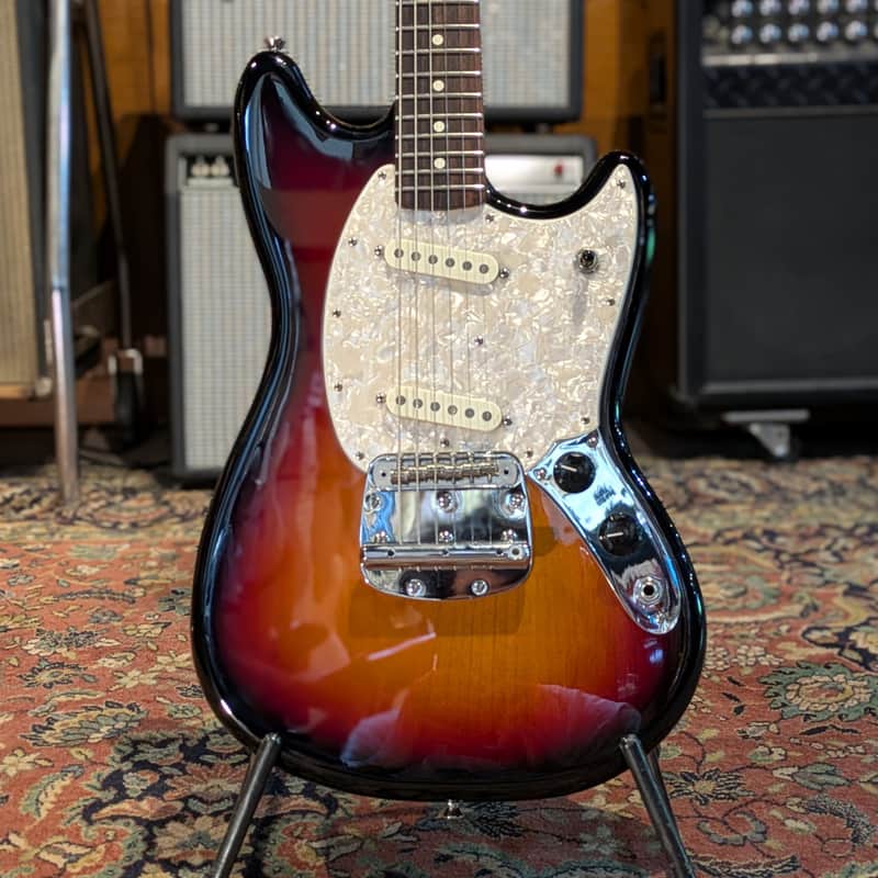 Fender American Performer Mustang with Rosewood Fretboard 2018 - Present - 3-Tone Sunburst with Hepcat Strat Serie L pickups