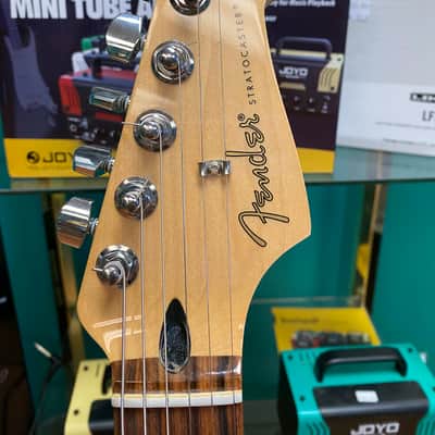 Fender Player Stratocaster HSS with Pau Ferro Fretboard 2018 - Present - Polar White image 2