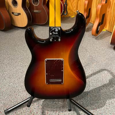 Fender American Professional II Stratocaster HSS with Maple Fretboard 2020 - Present - 3-Color Sunburst image 5