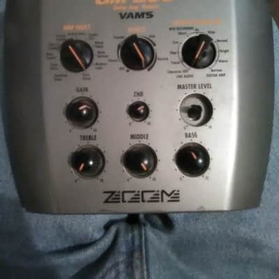 Zoom GM-200 Guitar Amp Modeler Silver image 1