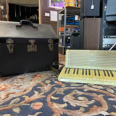 Hohner Verdi 1 Accordion with Case (Keys Need Repairing) image 1