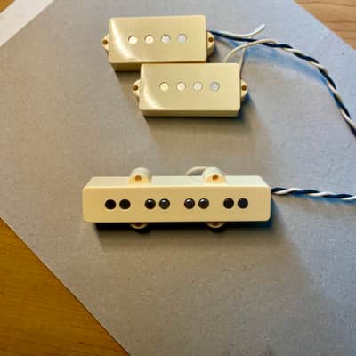 Lindy Fralin P-J Bass Pickups Set 5% Overwound Cream image 1